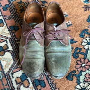 John Fluevog cbc green, brown, and burgundy shoe M 7 W 9.